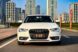 奥迪A4L 奥迪 35 TFSI 典藏版 自动标准型