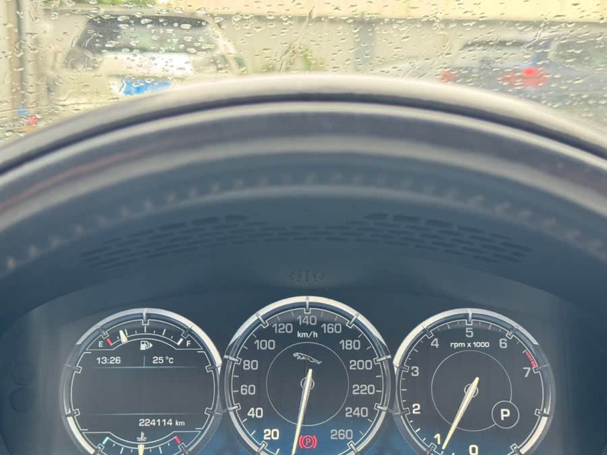捷豹 XJ  2012款 XJL 3.0 全景商務(wù)版圖片