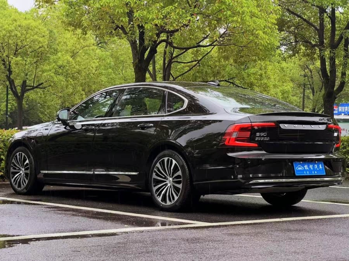 沃爾沃 S90新能源  2025款 插電式混動(dòng) 四驅(qū)長(zhǎng)續(xù)航智逸豪華版圖片