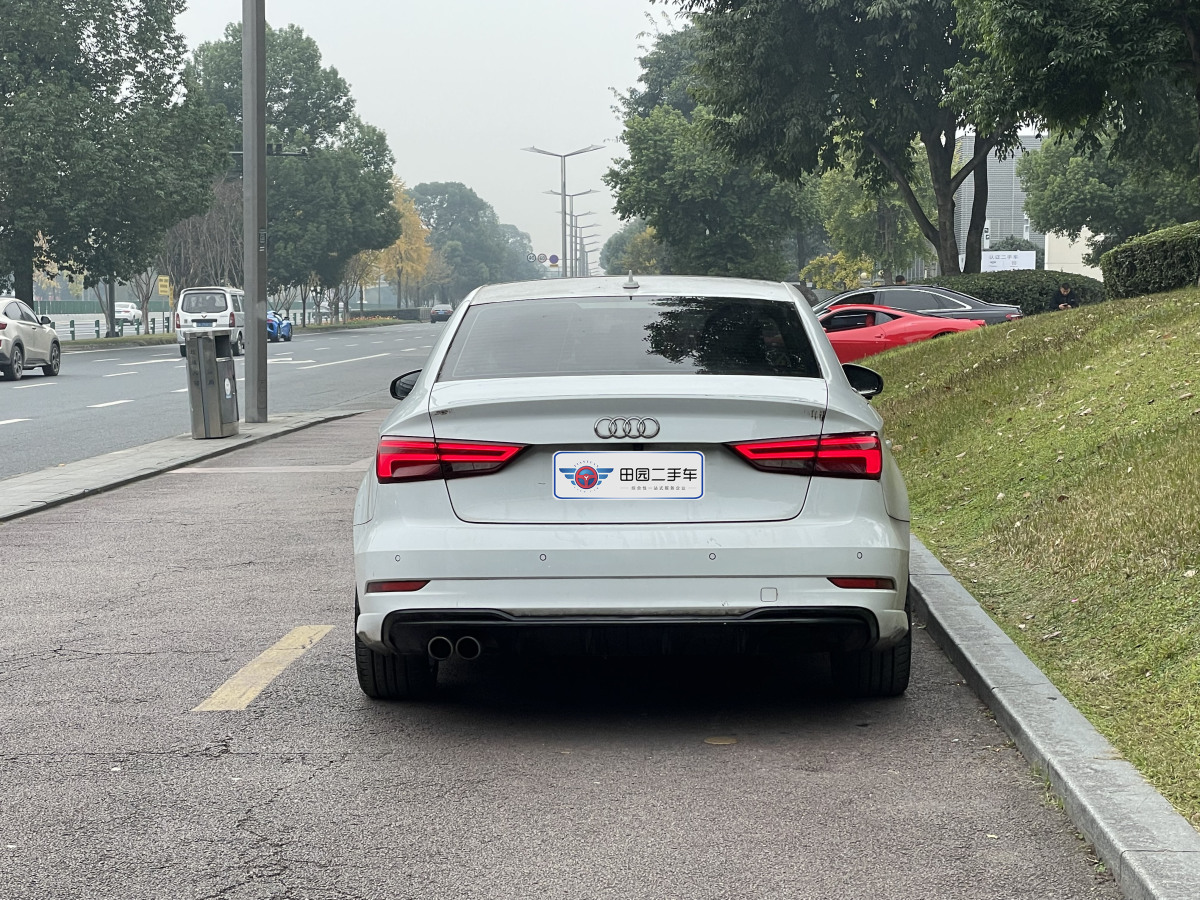 2018年5月奧迪 奧迪A3  2018款 30周年年型 Limousine 35 TFSI 時(shí)尚型