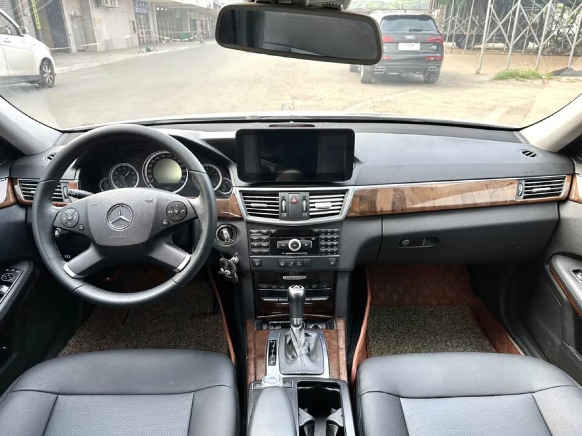 奔馳 奔馳E級(jí)  2011款 E 200 L CGI優(yōu)雅型圖片