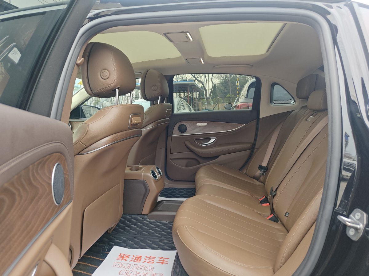 2019年8月奔驰 奔驰E级  2019款 改款 E 300 L 时尚型
