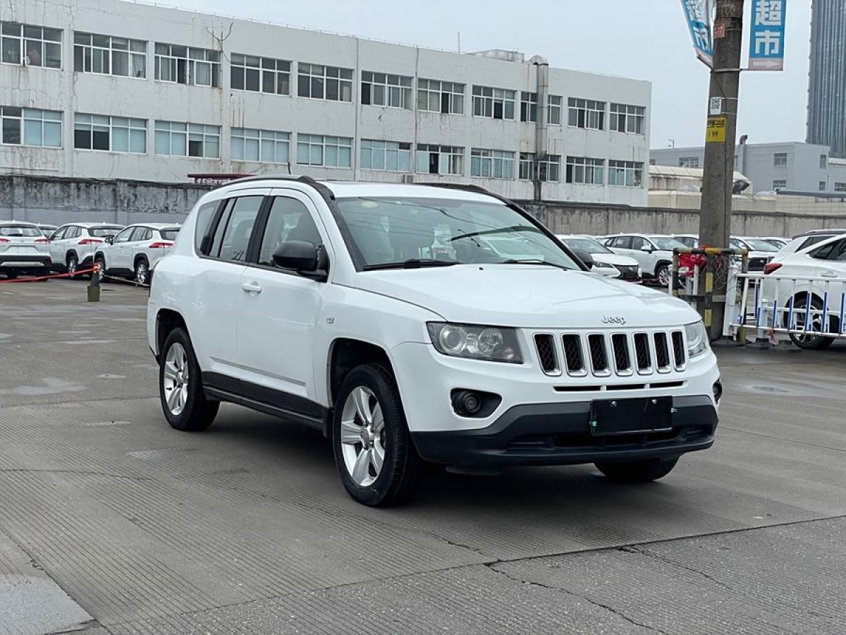 Jeep 指南者  2015款 2.0L 兩驅(qū)運動版圖片