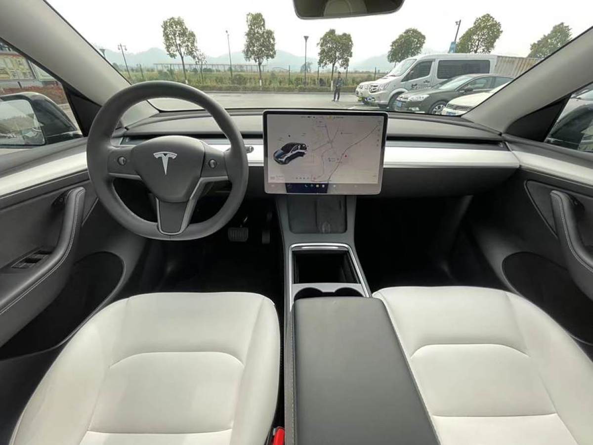 特斯拉 Model 3  2023款 煥新版 后輪驅(qū)動圖片