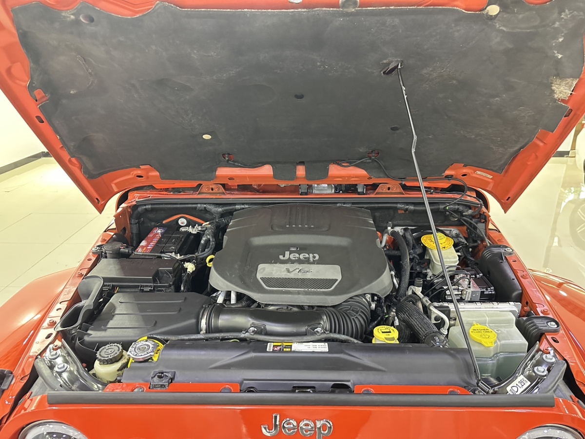 Jeep 牧馬人  2015款 3.0L Sahara 四門舒享版圖片