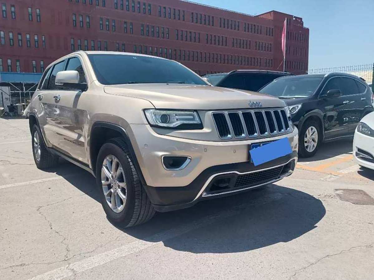 Jeep 大切諾基  2015款 3.0L 精英導(dǎo)航版圖片