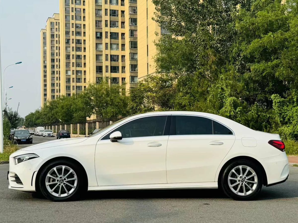 奔馳 奔馳A級  2019款  A 220 L 4MATIC 運動轎車圖片