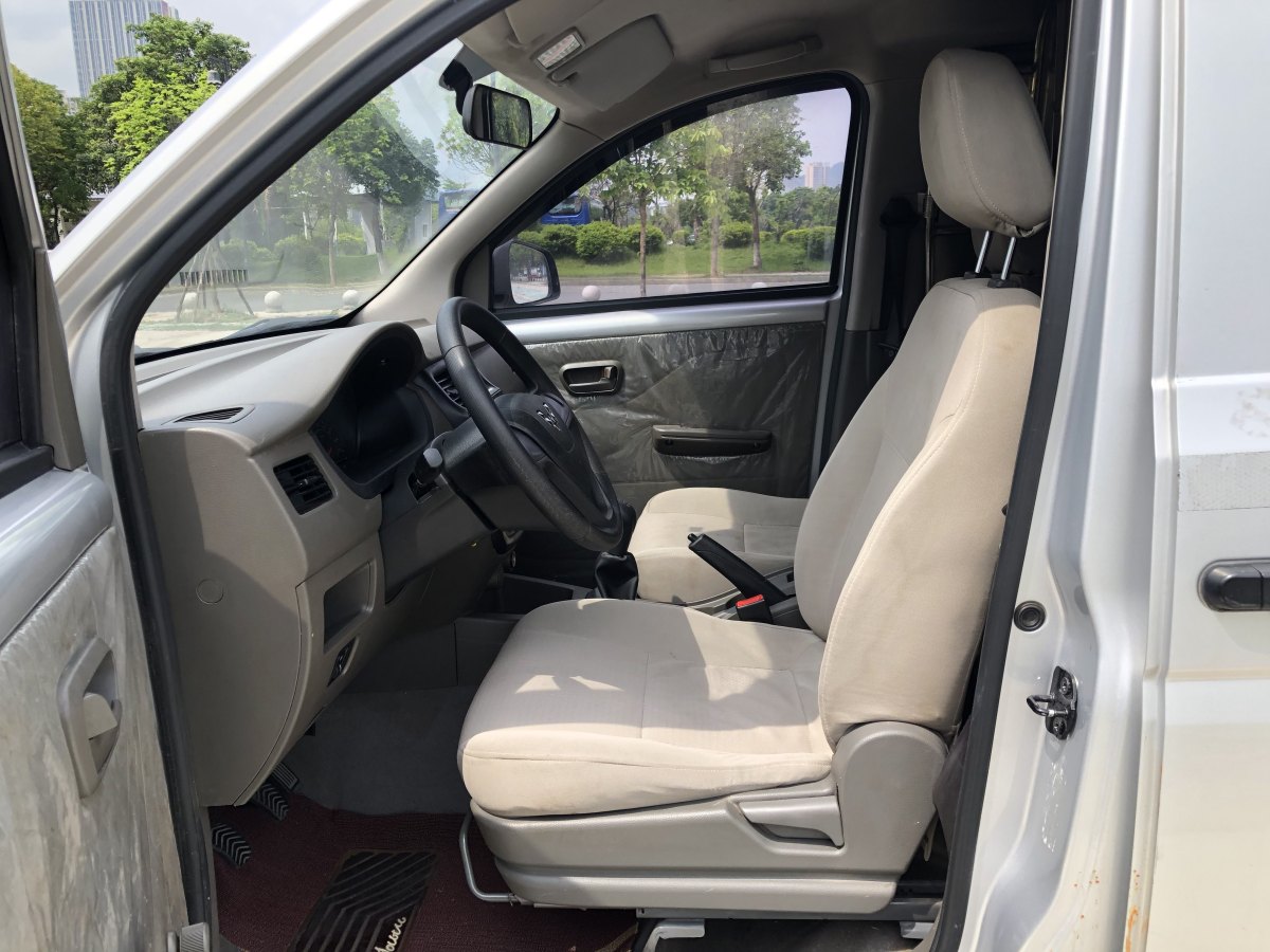 五菱 五菱荣光V  2019款 1.5L封窗车实用型国VI LAR图片