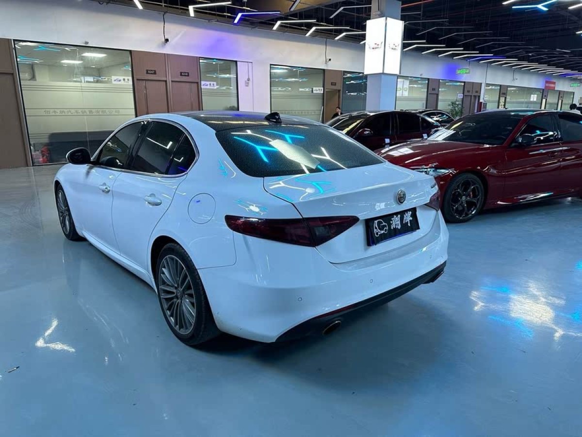阿爾法·羅密歐 Giulia  2017款 2.0T 280HP 豪華版圖片