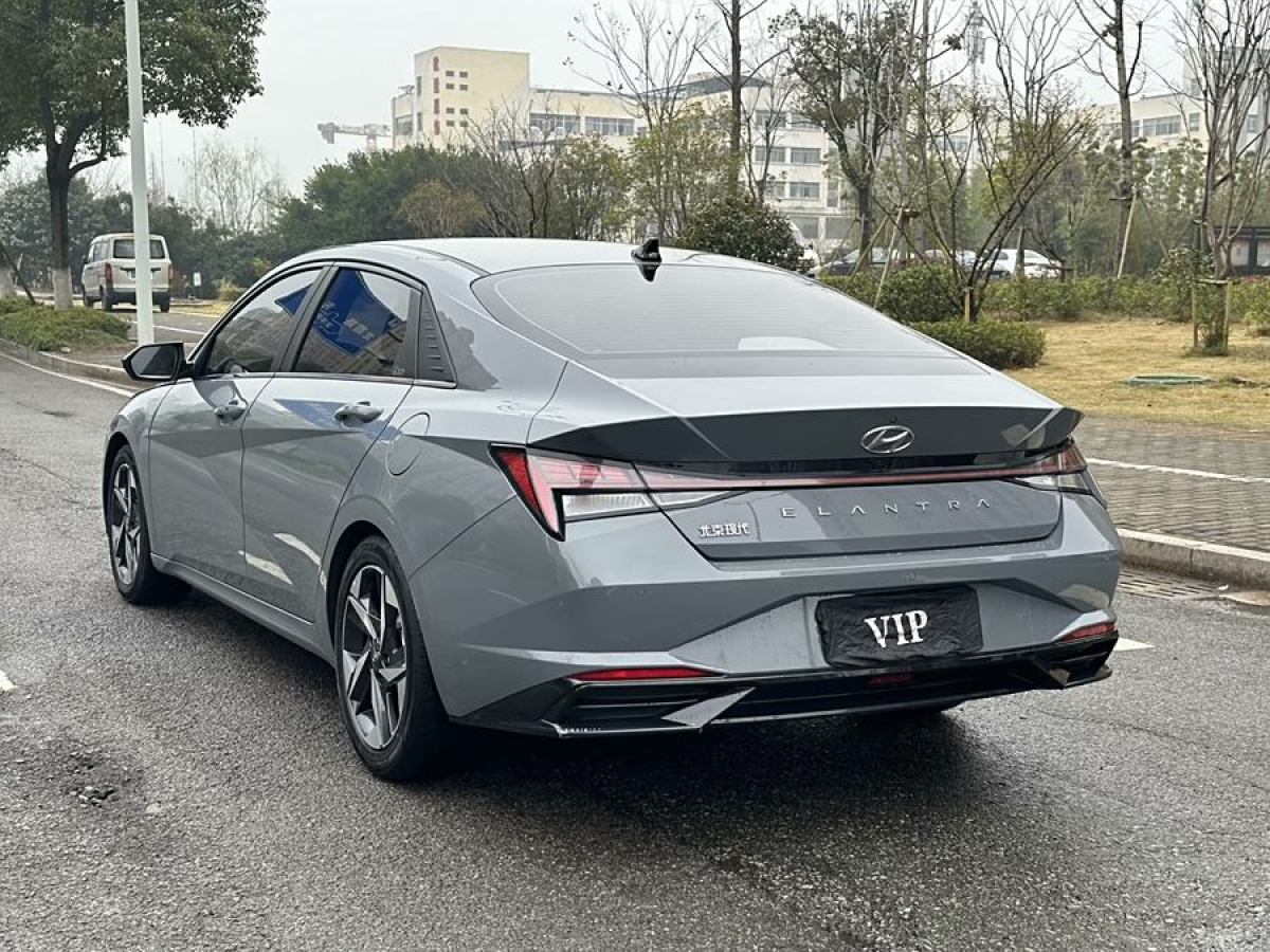 2022年8月現(xiàn)代 伊蘭特  2022款 1.5L CVT LUX尊貴版