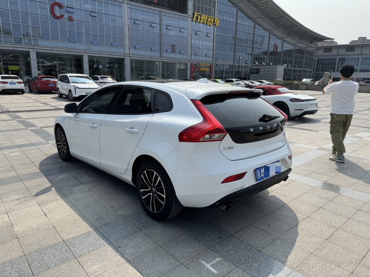 沃爾沃 V40  2019款 T3 智逸版圖片