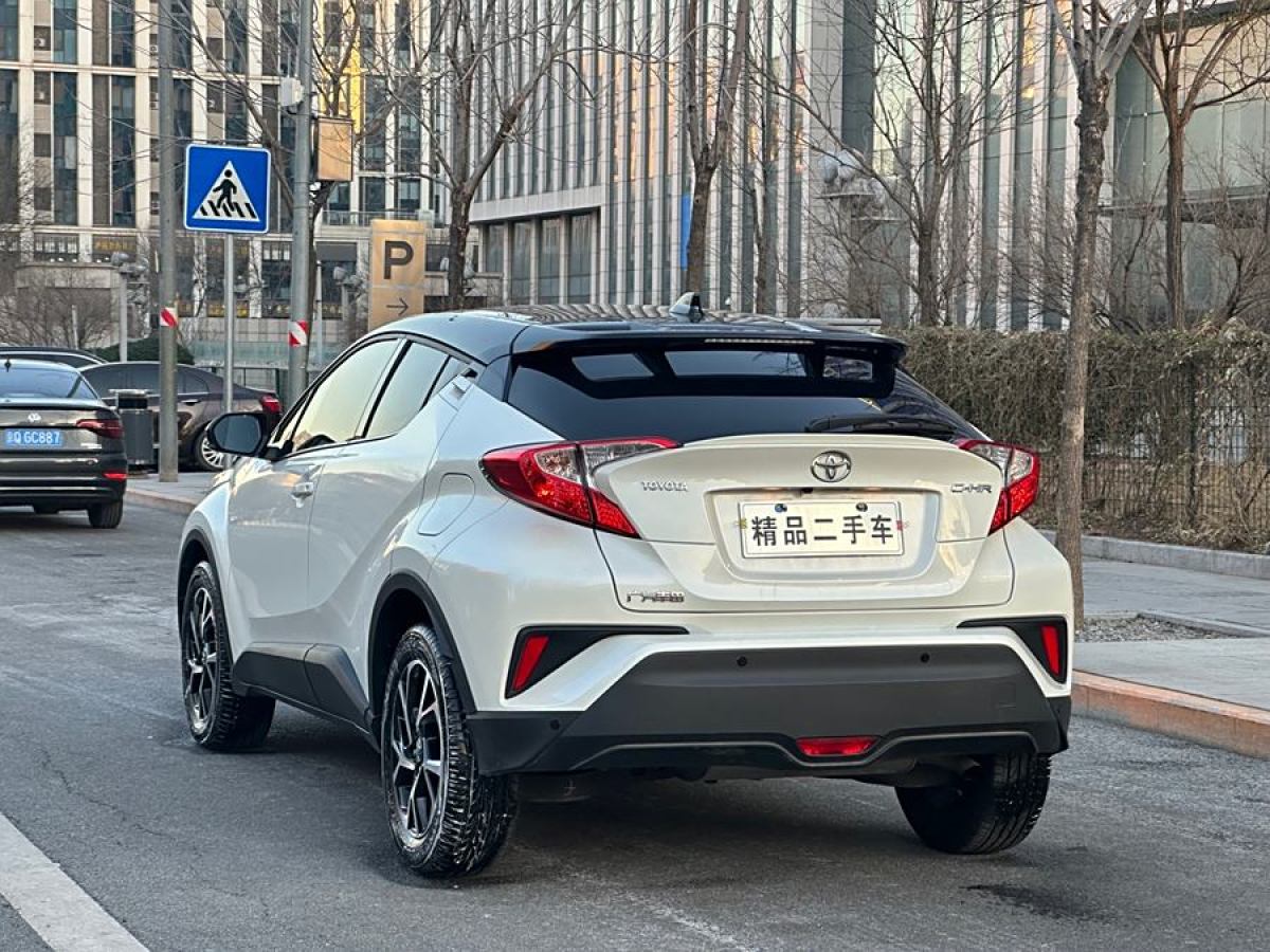 豐田 C-HR  2018款 2.0L 領(lǐng)先天窗版 國VI圖片