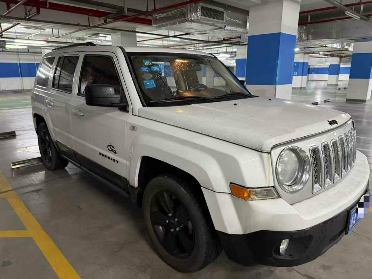 Jeep 自由客  2014款 2.0L 運(yùn)動(dòng)增強(qiáng)版圖片