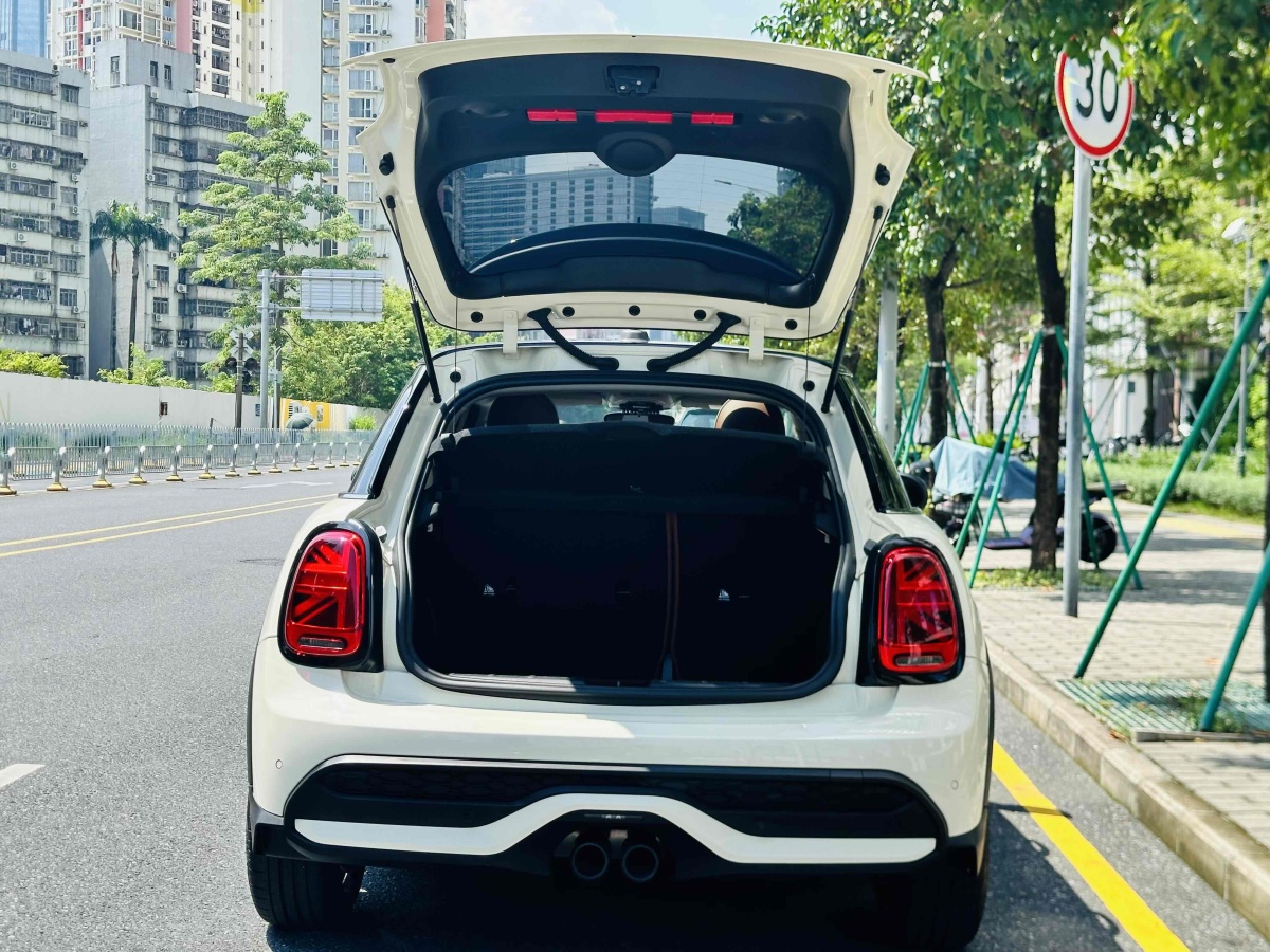 MINI MINI  2023款 2.0T COOPER S 藝術(shù)家 五門版圖片