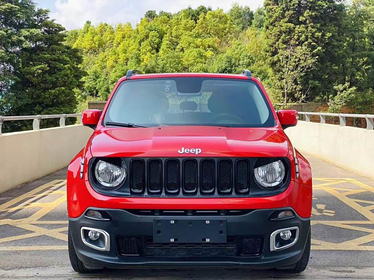 Jeep 自由俠  2018款 互聯(lián)大屏版 180T 自動(dòng)勁能版圖片