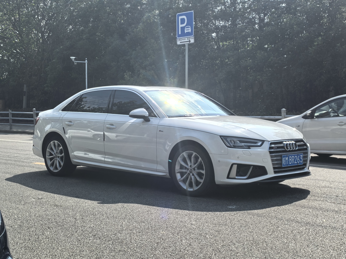 2019年5月奧迪 奧迪A4L  2019款 40 TFSI 時(shí)尚型 國VI