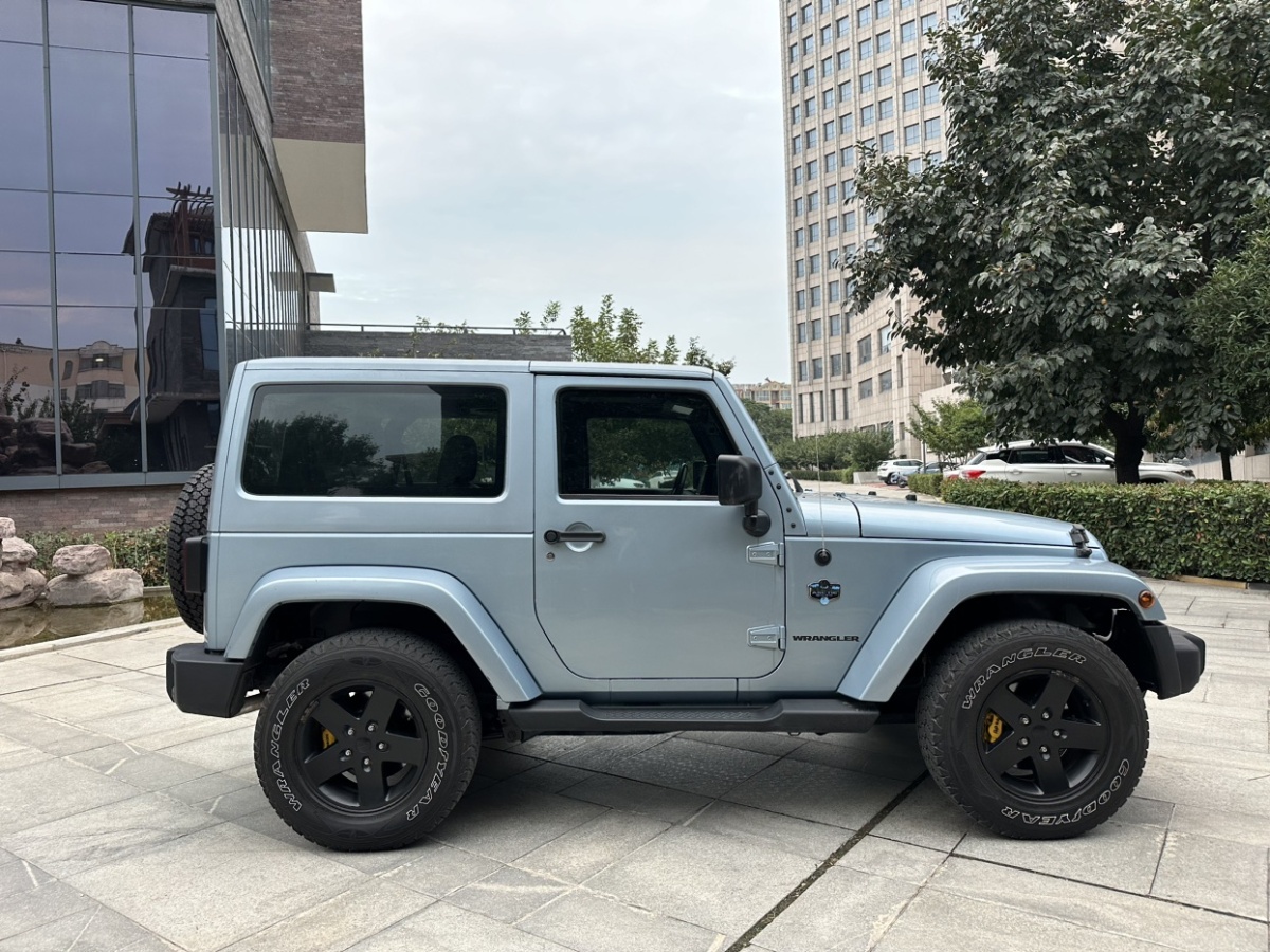 Jeep 牧馬人  2012款 3.6L Sahara 極地版圖片