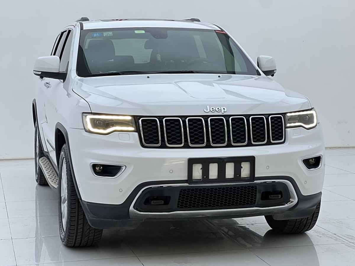 Jeep 大切諾基  2016款 3.0L 舒享導(dǎo)航版圖片