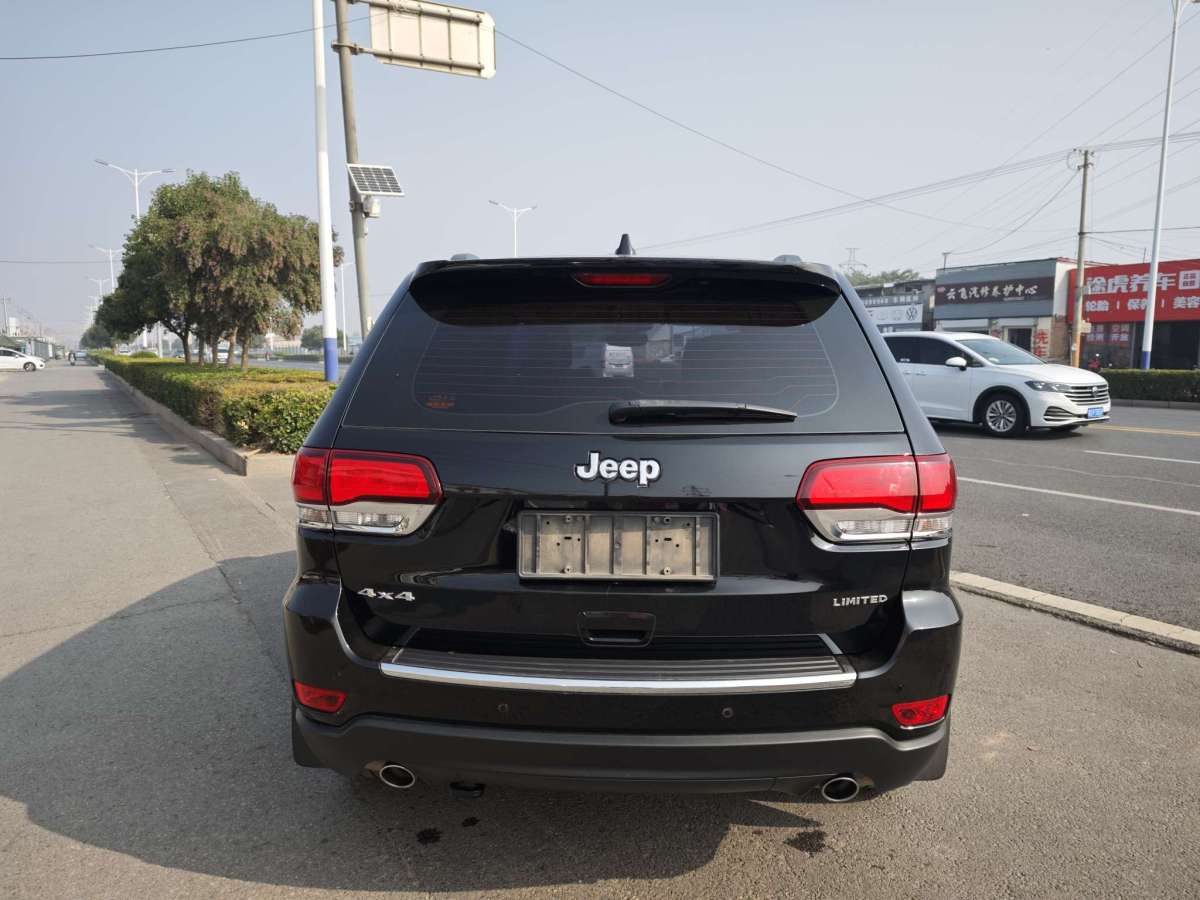 Jeep 大切諾基  2020款 3.0L 精英導(dǎo)航版圖片