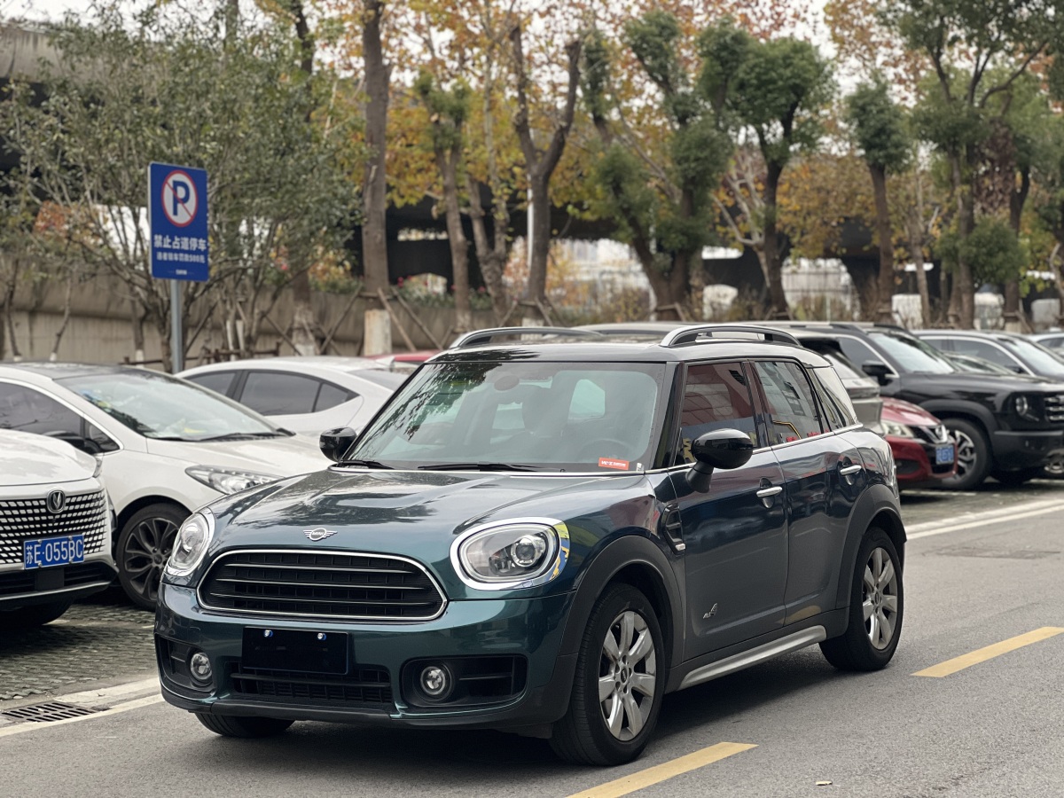 MINI COUNTRYMAN  2019款 1.5T COOPER ALL4 經(jīng)典派周末旅行版圖片