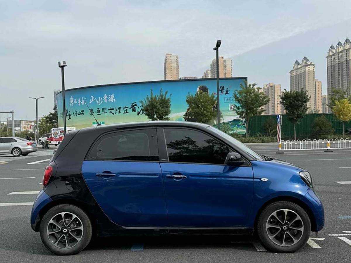 smart forfour  2016款 1.0L 52千瓦激情版圖片