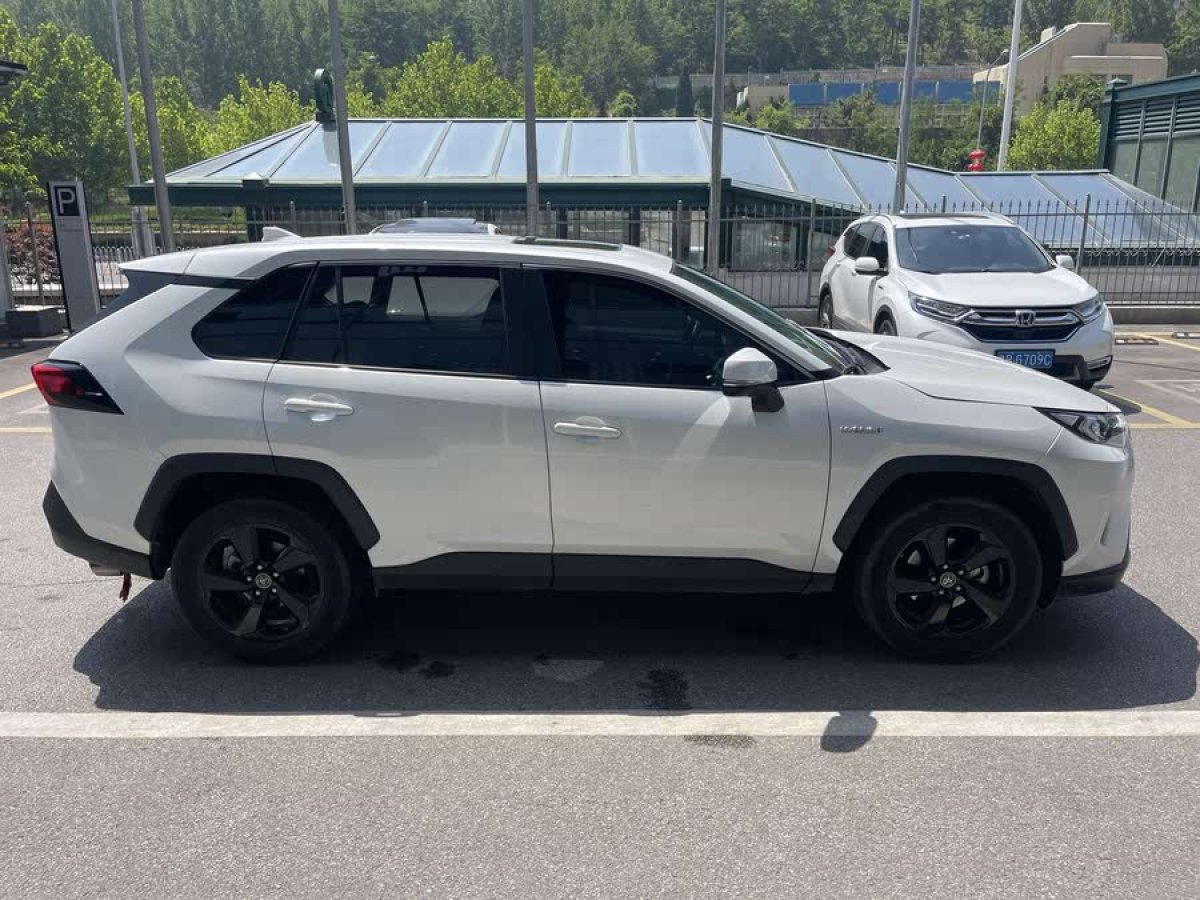 豐田 RAV4榮放  2023款 雙擎 2.5L E-CVT四驅(qū)精英Plus版圖片
