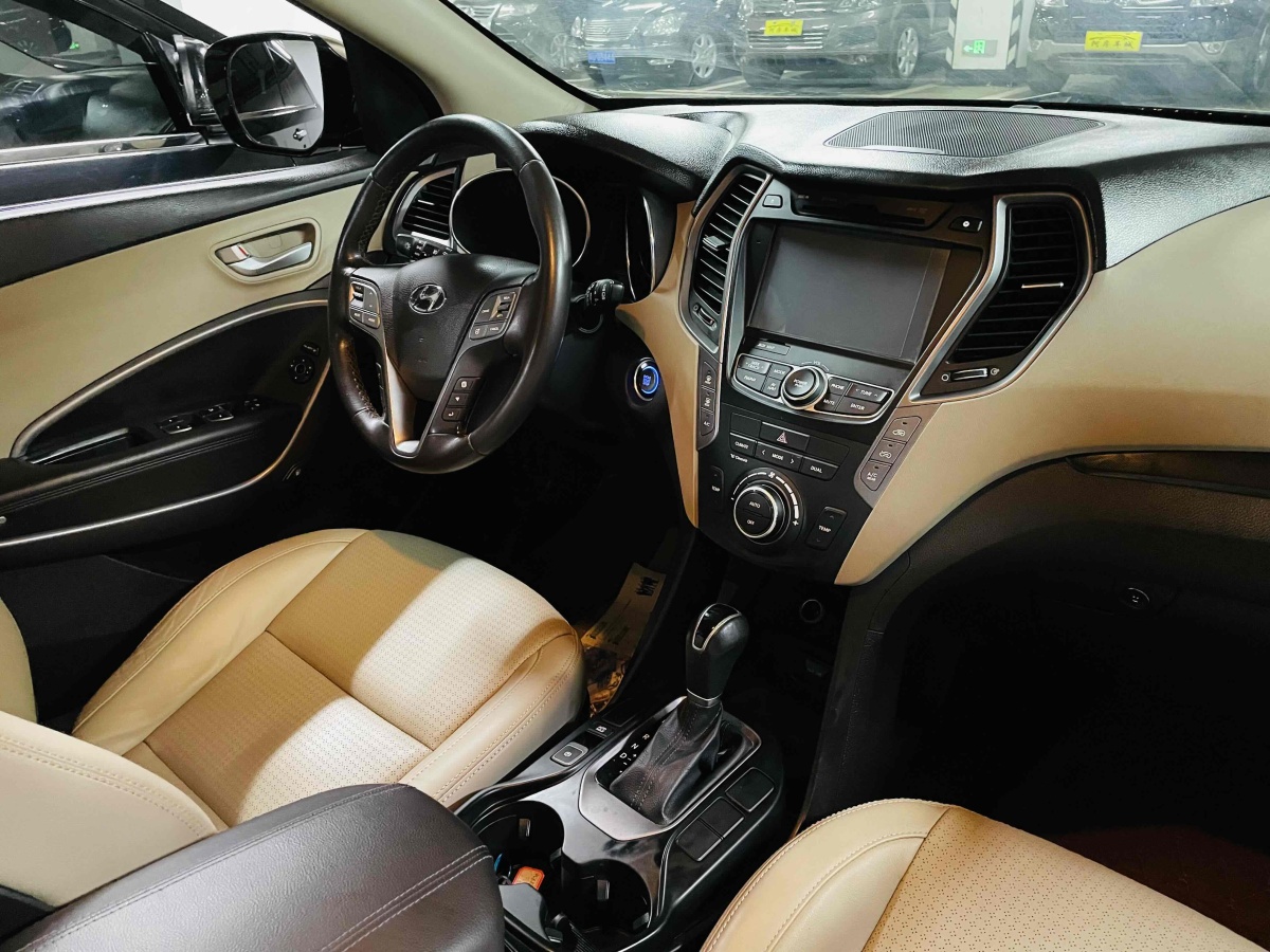 2014年7月现代 胜达  2013款 改款 2.4L 自动四驱尊贵型