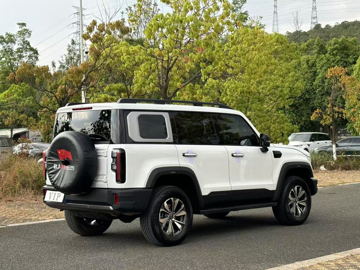 北京 BJ40  2024款 2.0T 城市獵人版 至尊型圖片