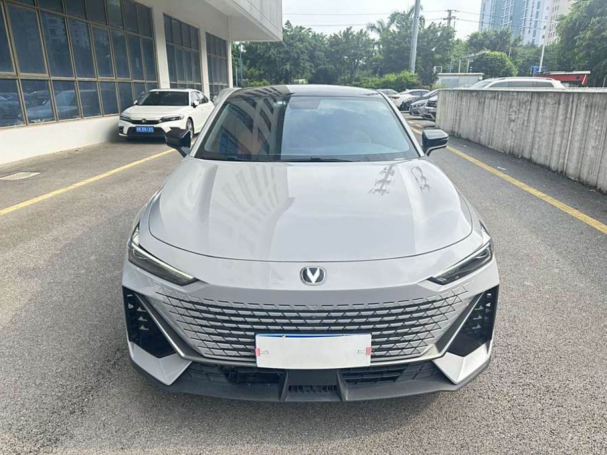 長(zhǎng)安 長(zhǎng)安UNI-V  2022款 1.5T 尊貴型圖片