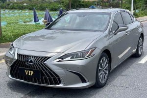 ES 雷克薩斯 300h 卓越版