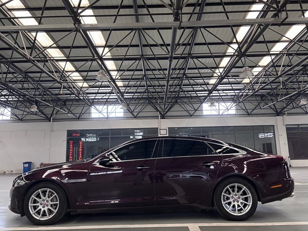 捷豹 XJ  2016款 XJL 2.0T 兩驅(qū)典雅商務版圖片