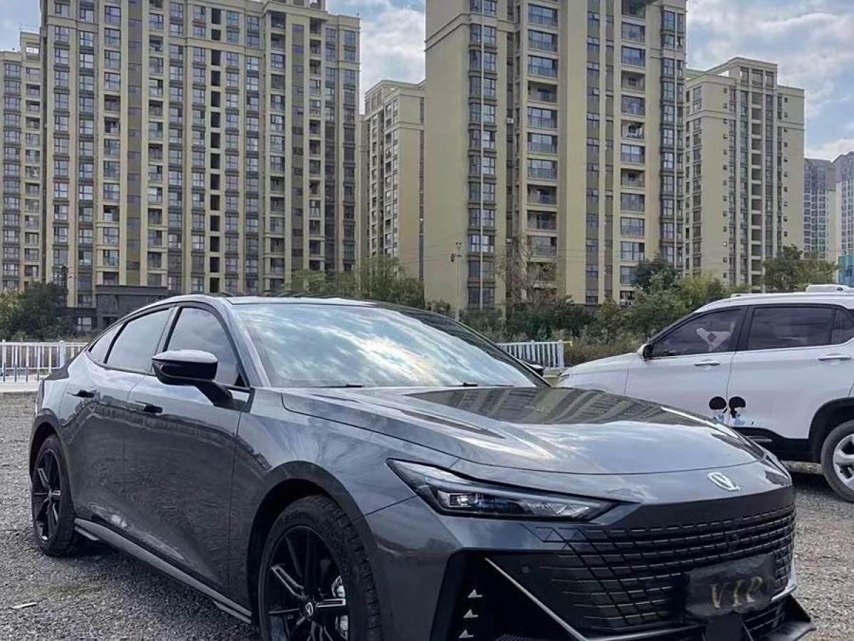 長(zhǎng)安 長(zhǎng)安UNI-V  2022款 1.5T 尊貴型圖片