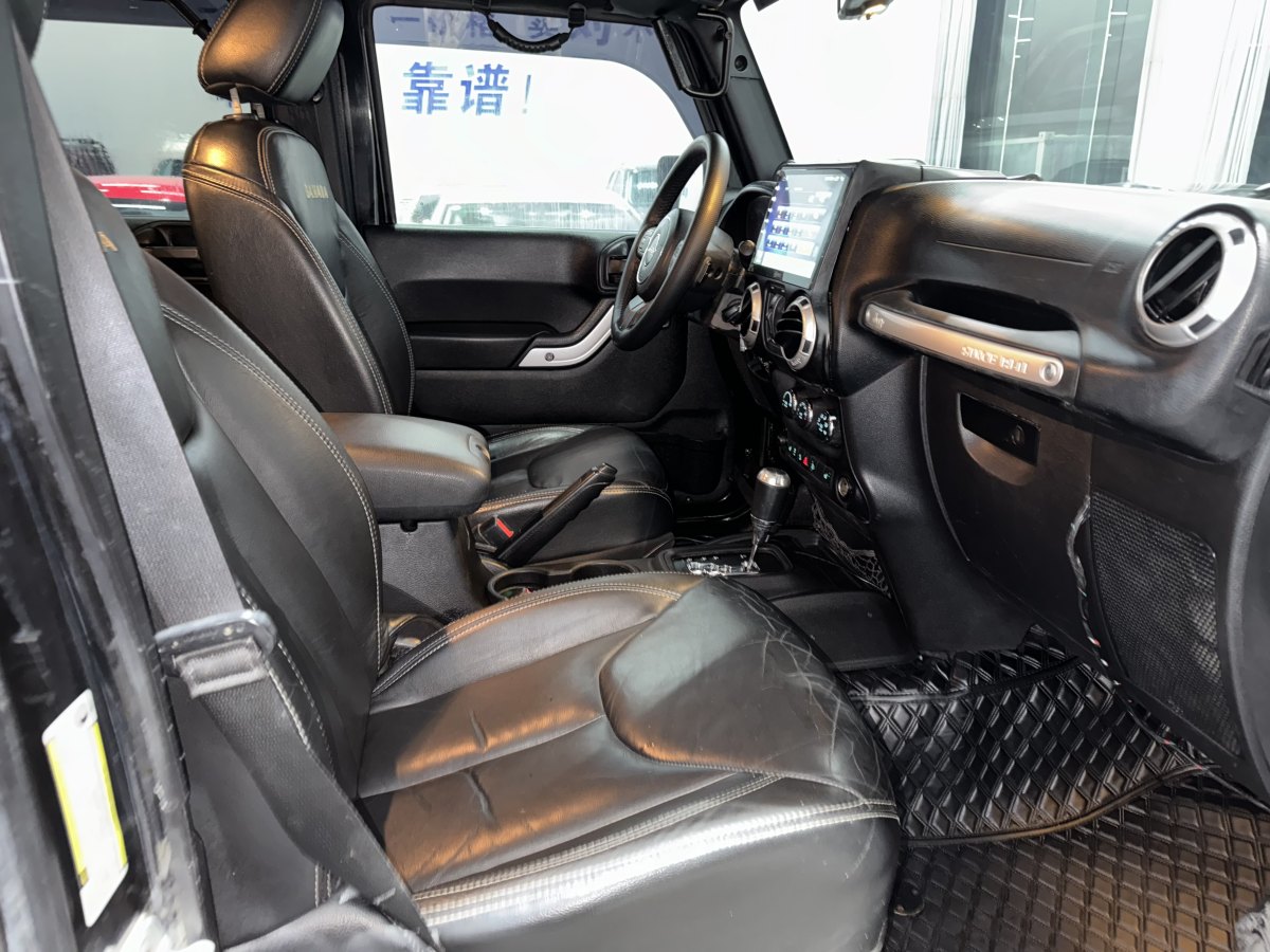 Jeep 牧馬人  2013款 3.6L 四門摩崖特別版圖片