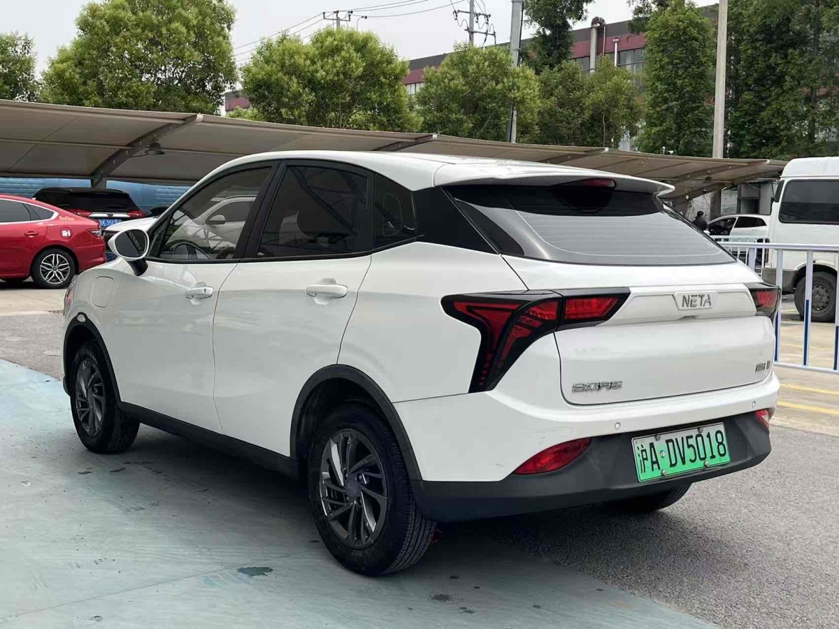 哪吒 哪吒V  2021款 標準續(xù)航娛樂版圖片