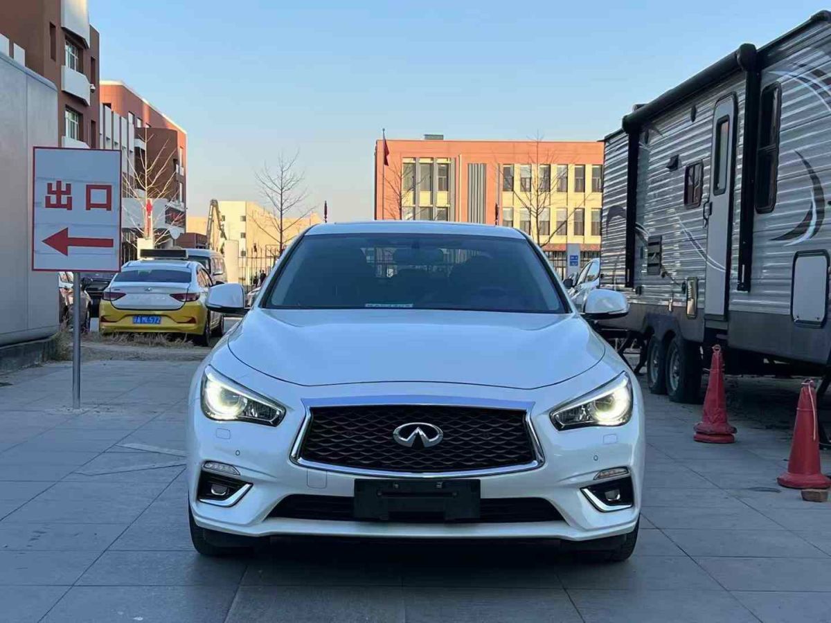 2019年1月英菲尼迪 Q70  2019款 Q70L 2.0T 精英版