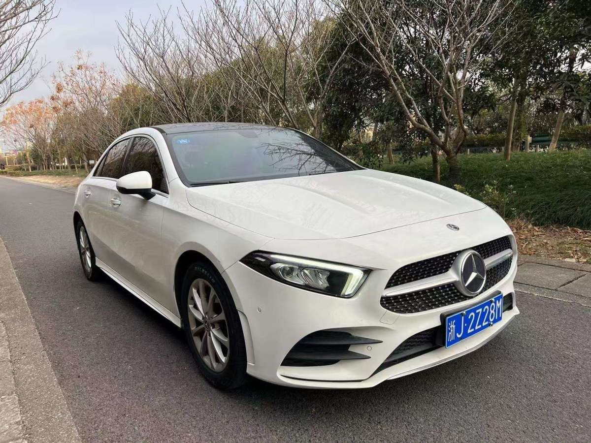 奔馳 奔馳A級(jí)  2019款  改款 A 200 L 運(yùn)動(dòng)轎車圖片