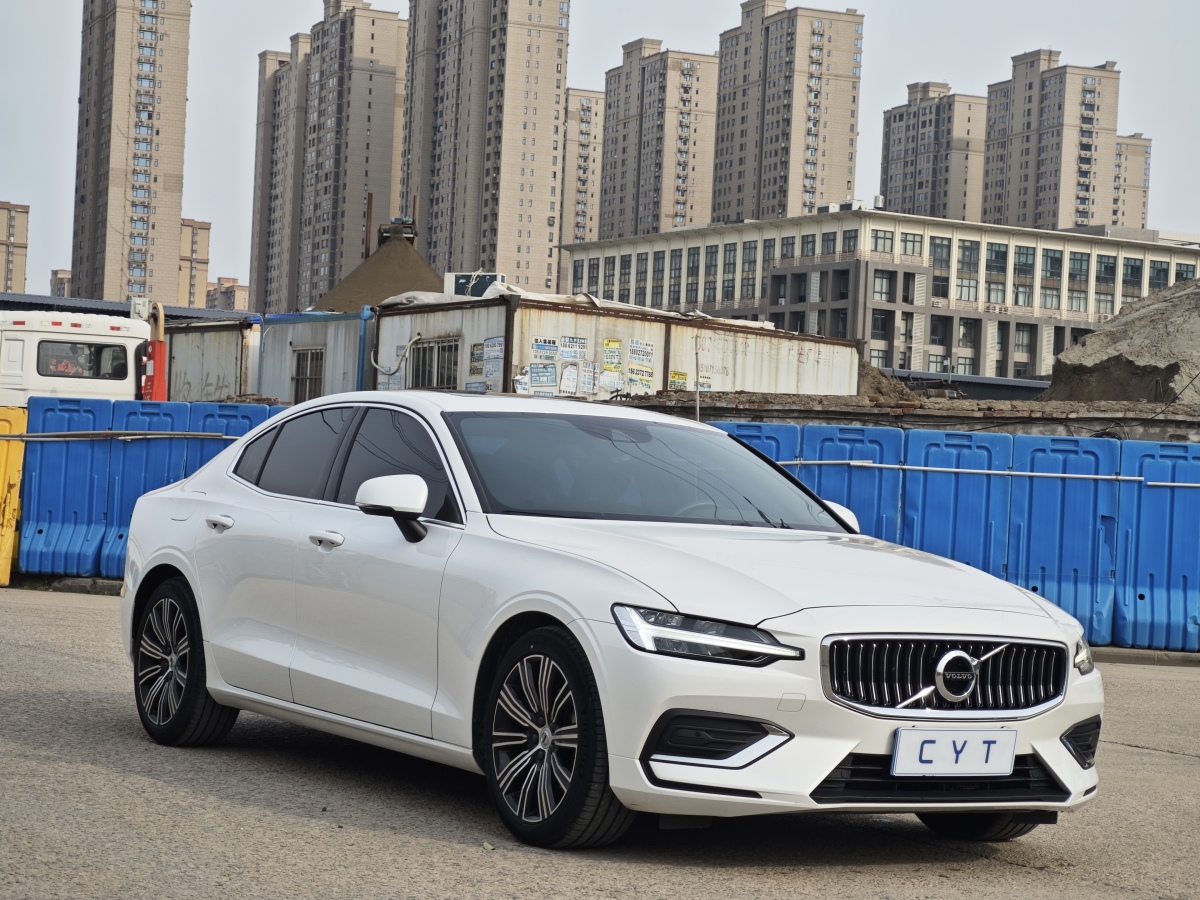 2022年4月沃爾沃 S60L  2022款 B4 智遠(yuǎn)豪華版