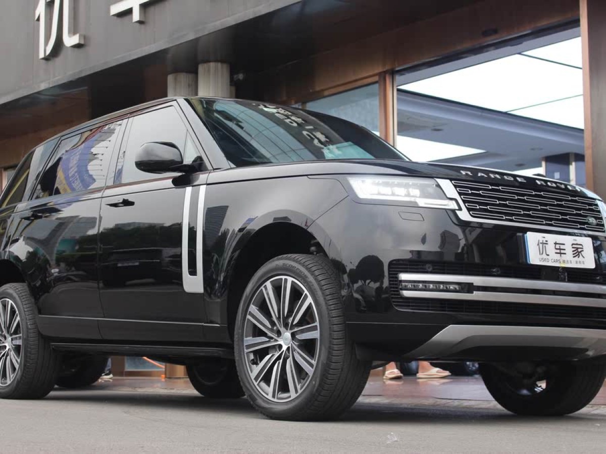 路虎 攬勝  2025款 3.0 L6 400PS 創(chuàng)世加長版圖片