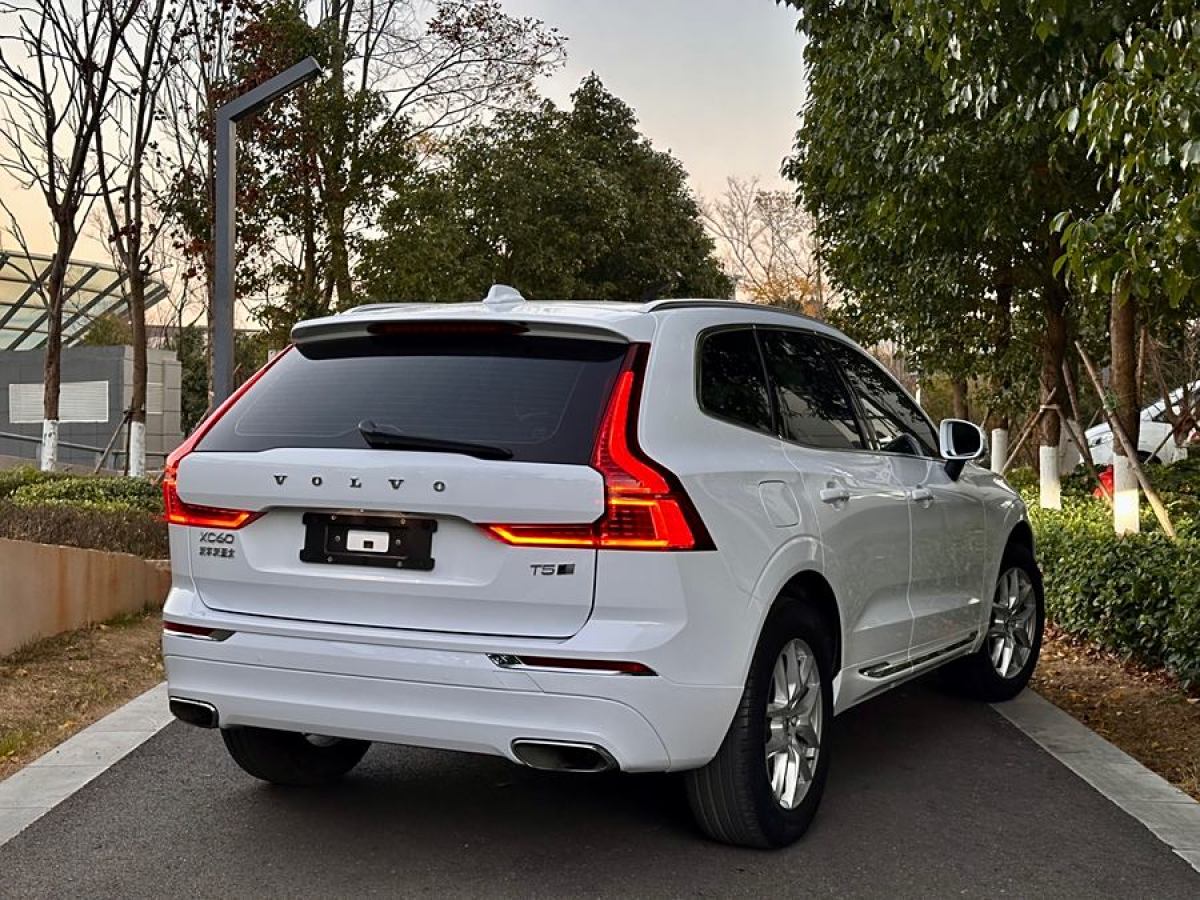 沃爾沃 XC60  2020款 T5 四驅(qū)智逸豪華版圖片