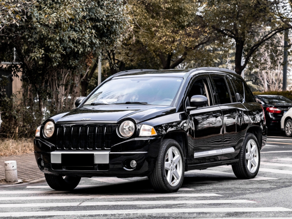 Jeep 指南者  2010款 2.4L 四驱限量版