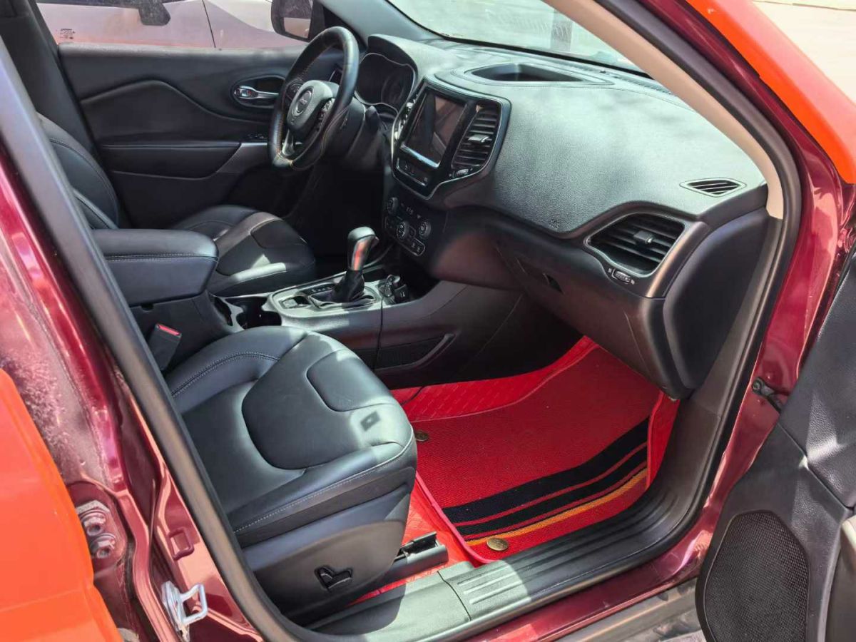 Jeep 自由光  2020款 2.0L 兩驅(qū)安全升級(jí)版圖片