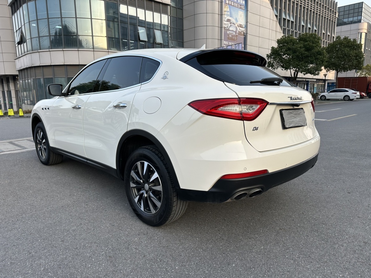 瑪莎拉蒂 Levante  2018款 3.0T 350Hp 經(jīng)典版圖片