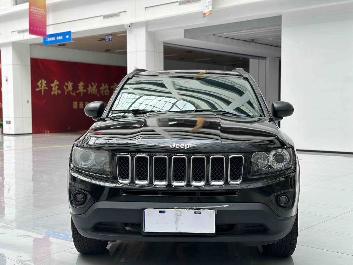 Jeep 指南者  2013款 2.0L 兩驅(qū)運(yùn)動(dòng)版圖片