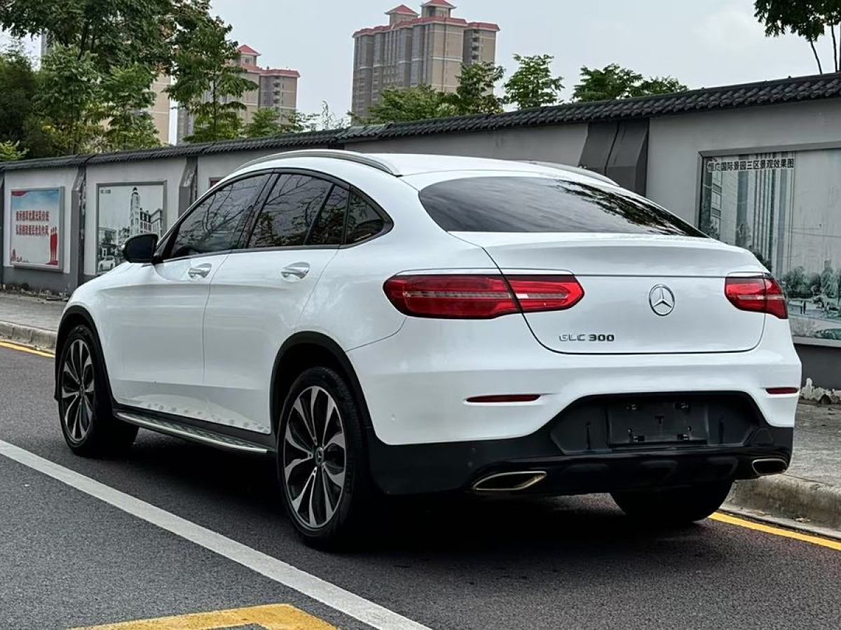 2019年9月奔馳 奔馳GLC  2023款 改款 GLC 260 4MATIC 轎跑SUV