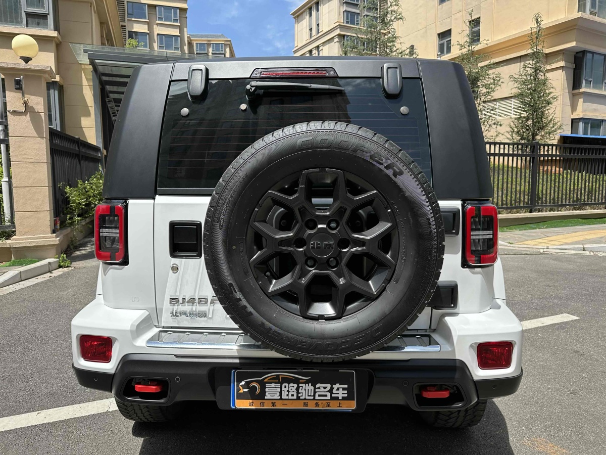 北京 BJ40  2023款 2.0D 自動(dòng)四驅(qū)刀鋒英雄版?zhèn)b客型圖片