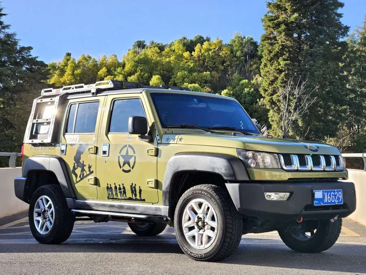 北京 BJ40  2016款 40L 2.0T 手動四驅(qū)尊貴版圖片
