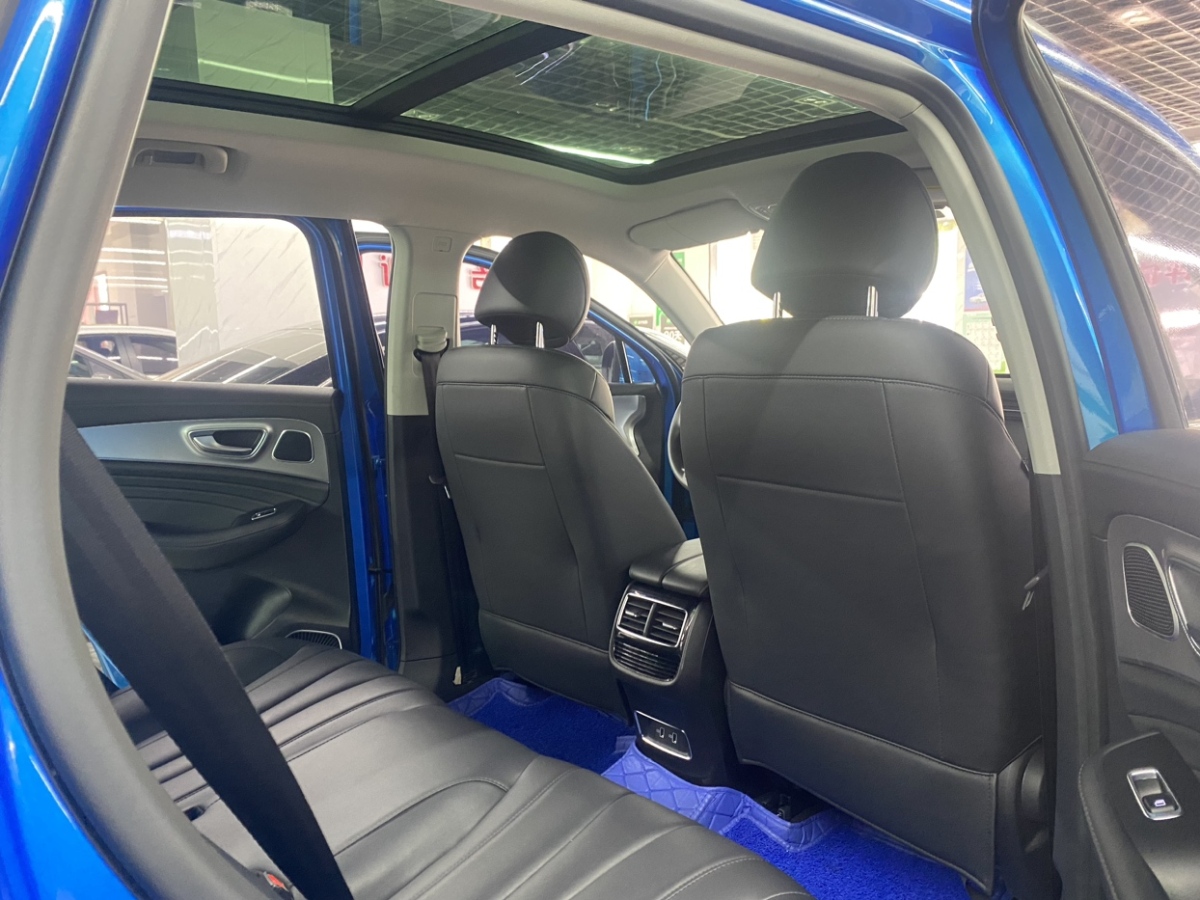 荣威 RX5 MAX  2020款 300TGI 自动智驾健康舱版图片