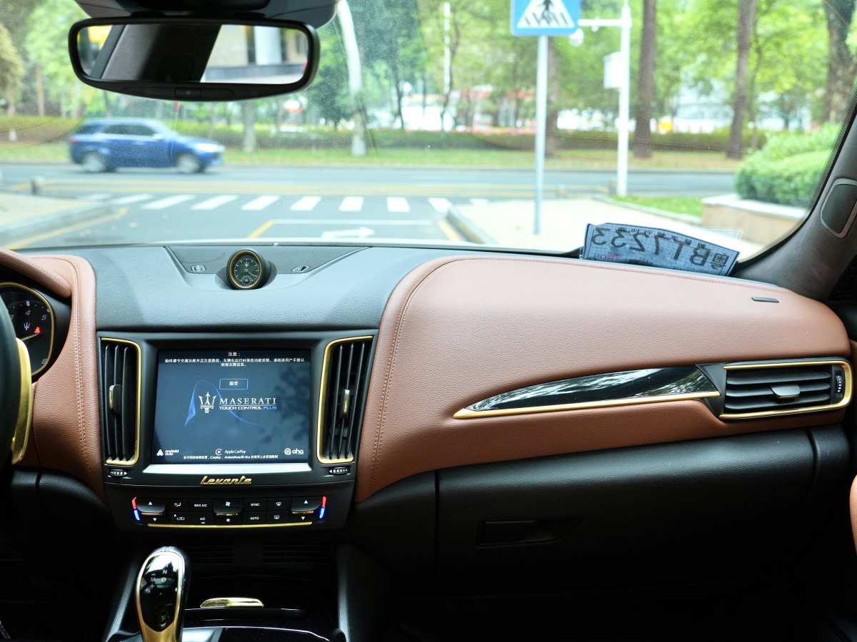 瑪莎拉蒂 Levante  2018款 3.0T 350Hp 標(biāo)準(zhǔn)版圖片