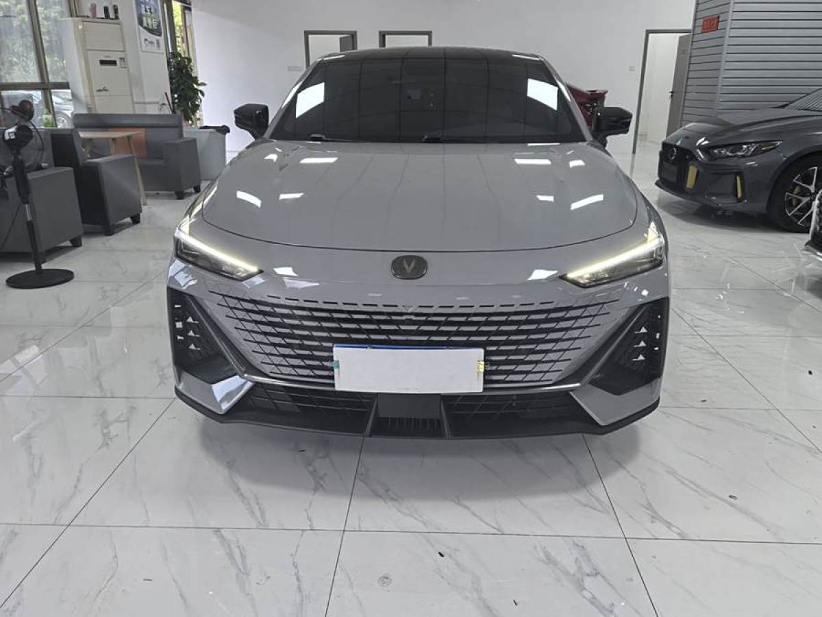 長(zhǎng)安 長(zhǎng)安UNI-V  2022款 1.5T 尊貴型圖片