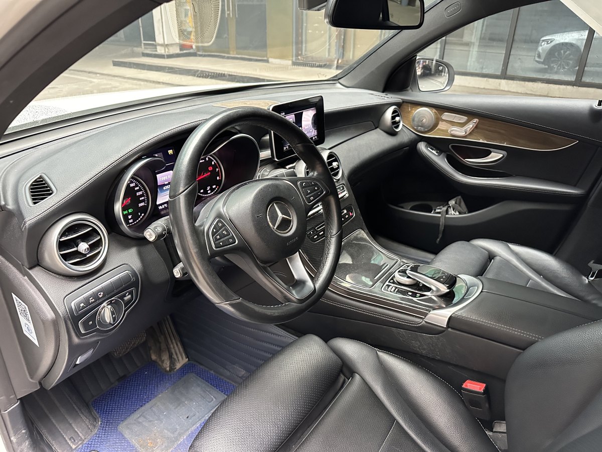 2017年6月奔馳 奔馳GLC  2021款 GLC 260 4MATIC 轎跑SUV